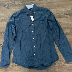 Tommy Hilfiger men’s size small button down shirt. NWT